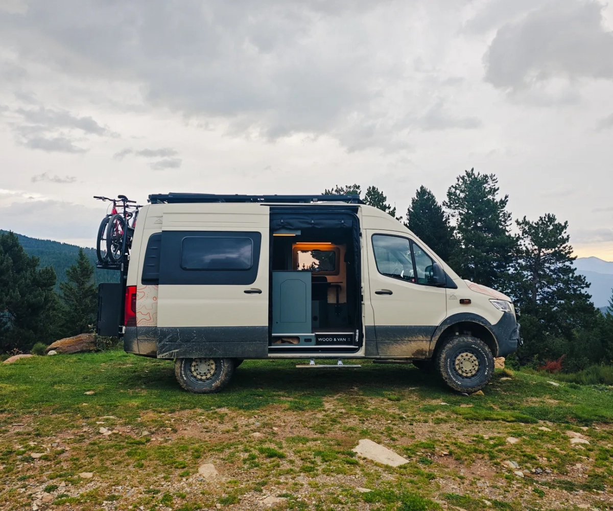 woodandvan-xplorer-summit Wood and Van aménagement Xplorer en série Limitée, finition Summit - Aménageur de van Nantes