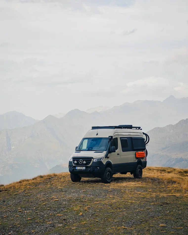 Quel est le prix d'un Mercedes Sprinter 4x4 aménagé en 2026 - Wood and Van