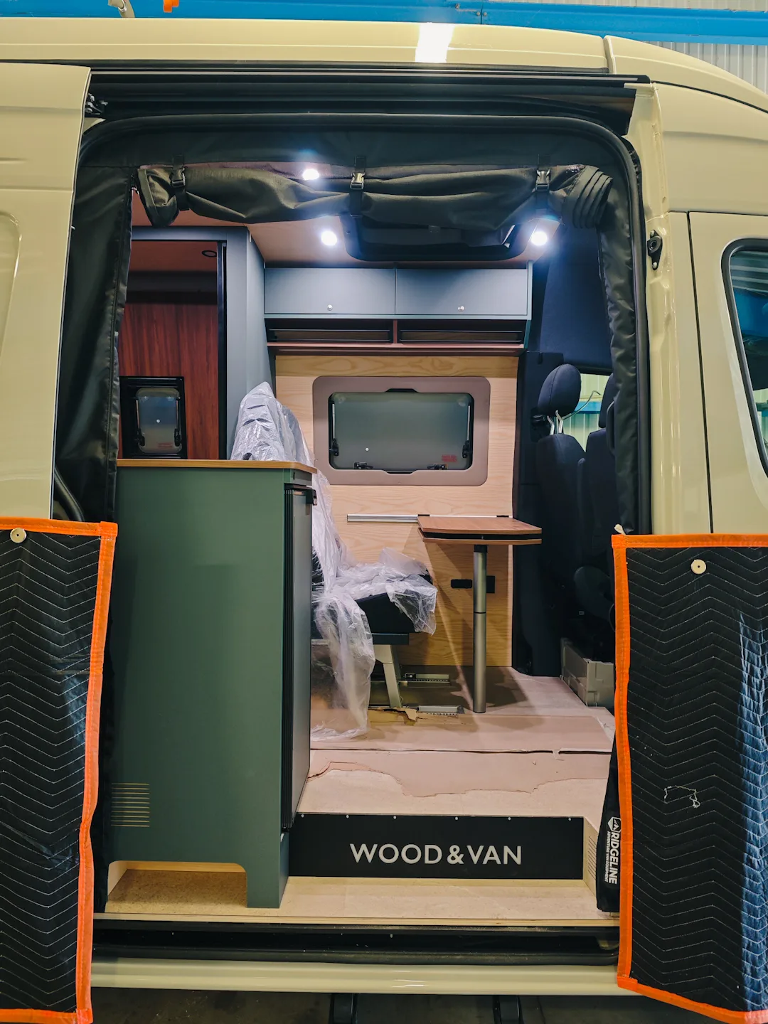 Aménagement en cours sur Mercedes Sprinter 4x4 Wood and Van