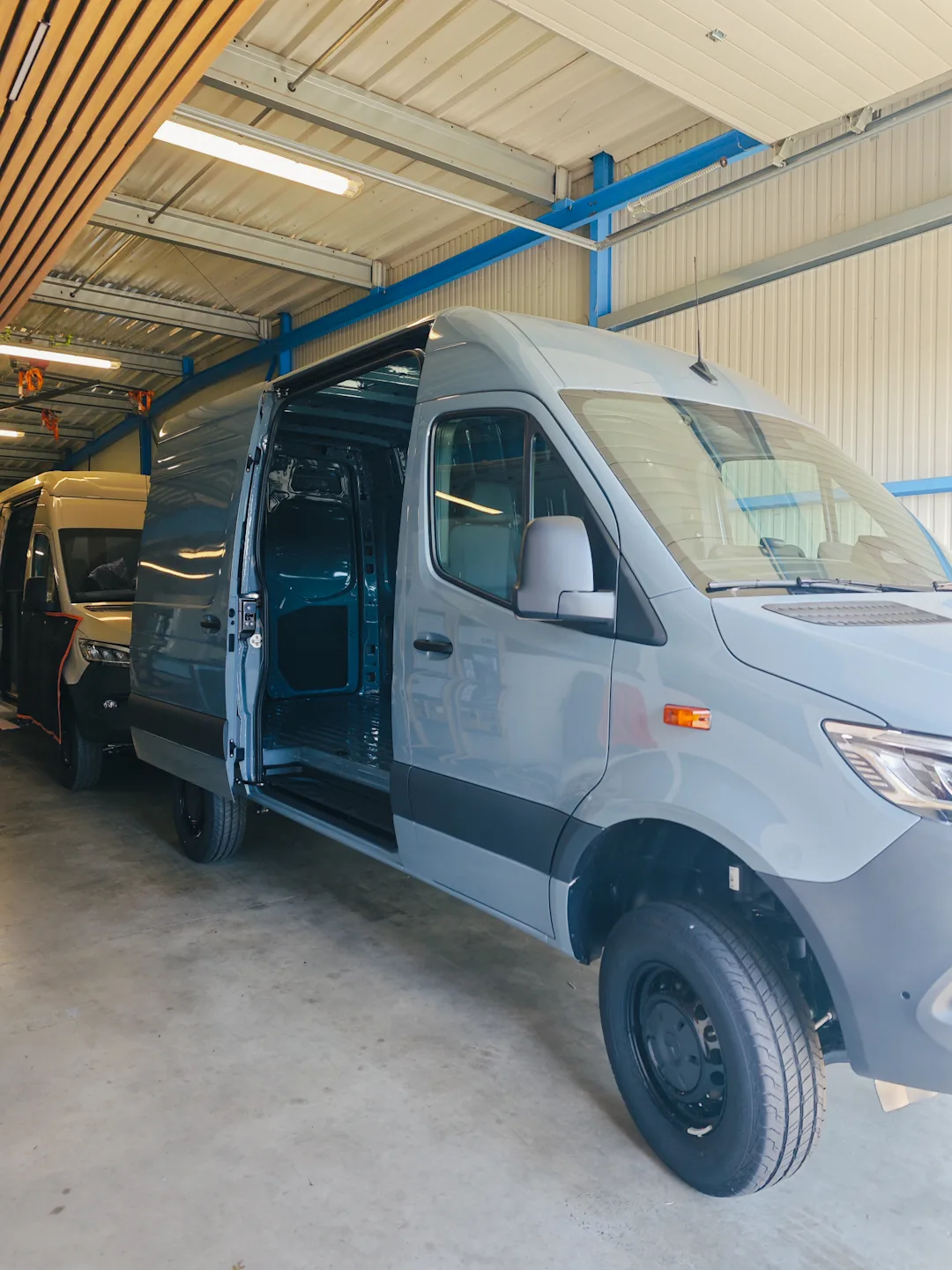 Mercedes Sprinter 4x4 neuf pour projet sur mesure