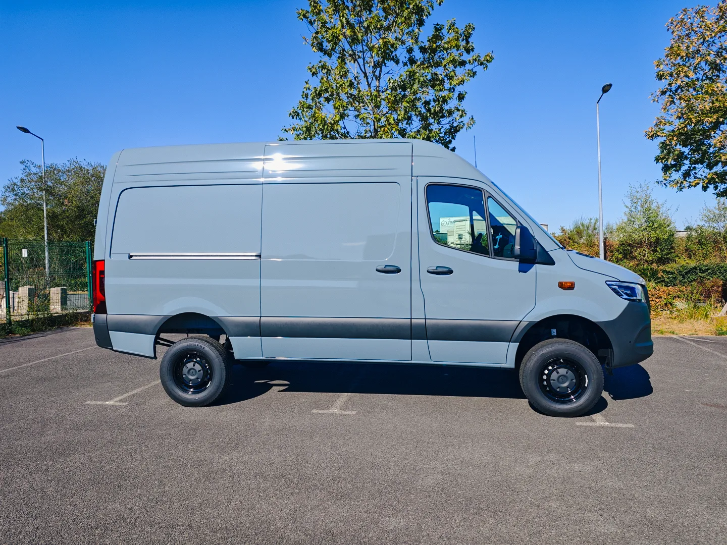 Réception d'un nouveau Mercedes Sprinter 4x4 neuf pour aménagement sur mesure