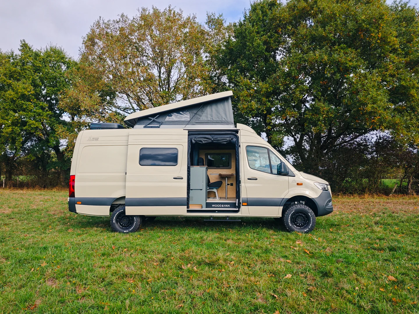 mercedes benz sprinter 4x4 aménagé sur mesure à nantes wood and van